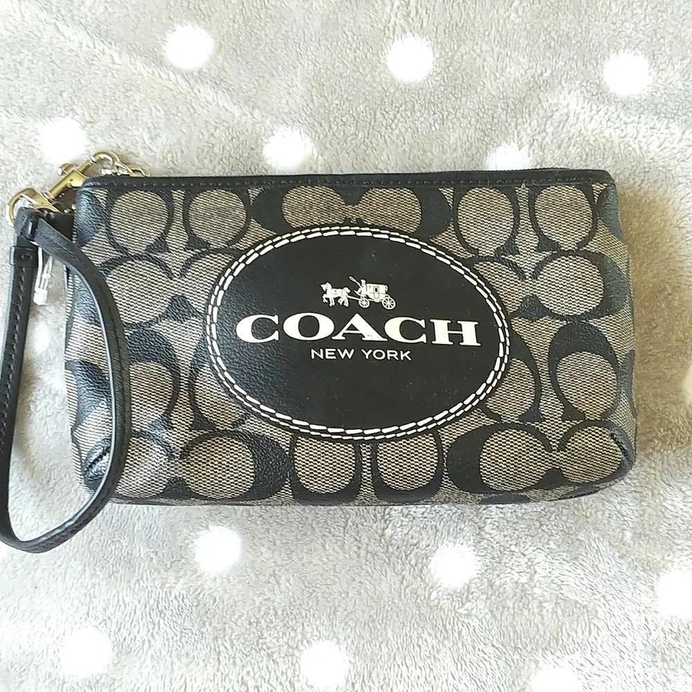 Coach Wristlet - Picture 1 of 8